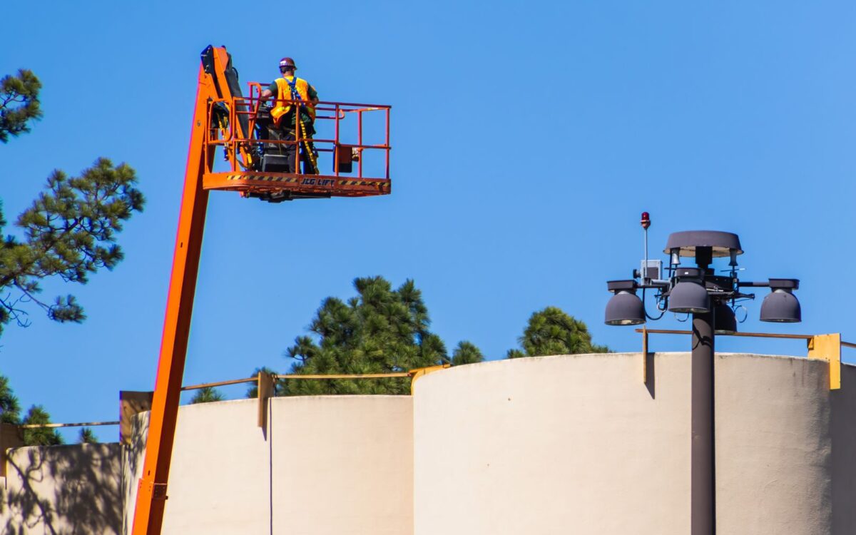 Lift rental equipment on active Utah construction site showing boom lift and scissor lift for budget planning