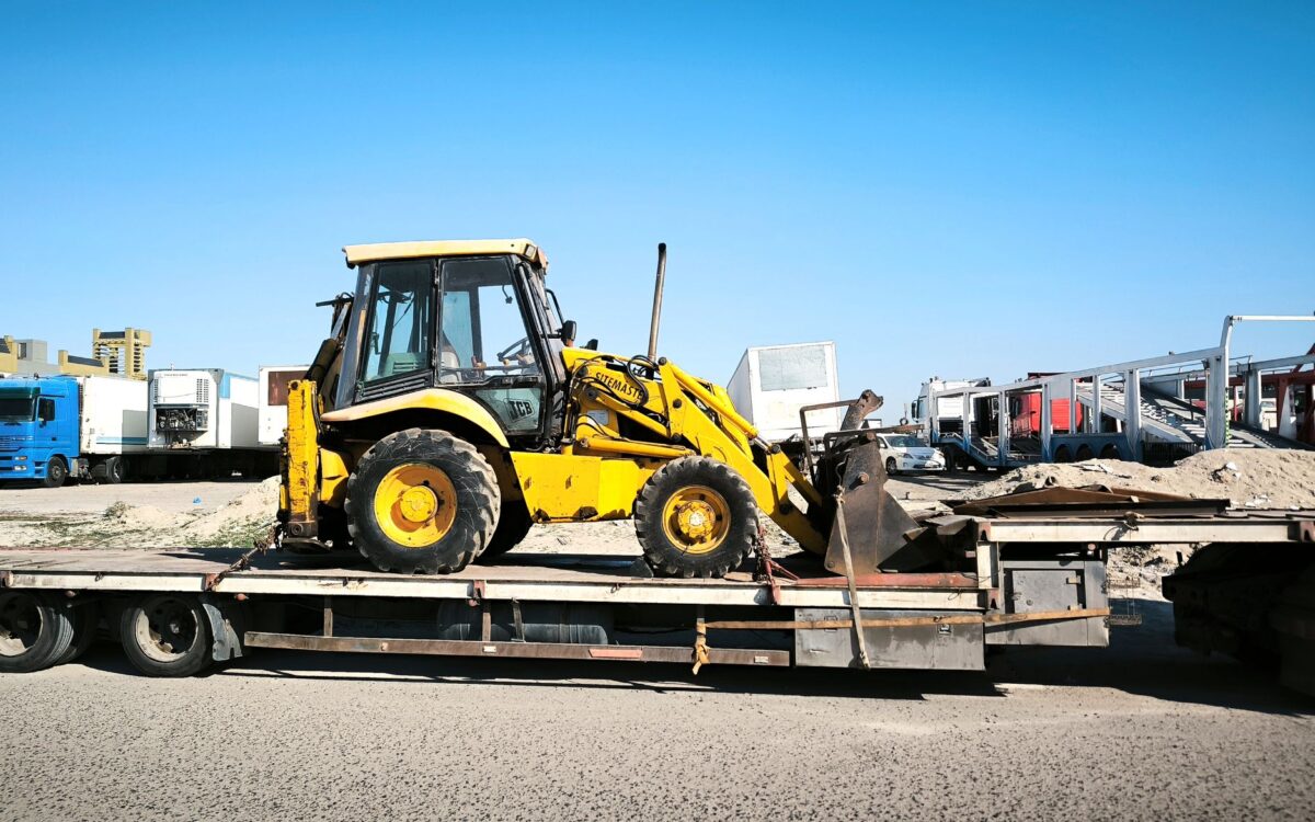 Same-day equipment delivery Utah: Moose Lift Rentals truck delivering aerial lift to construction site